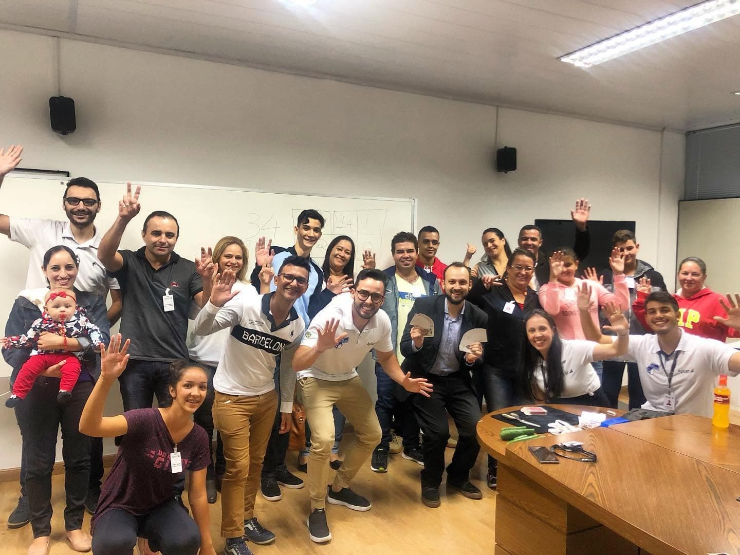 Gui Parras com participantes durante a palestra Relações Comerciais e Inovação